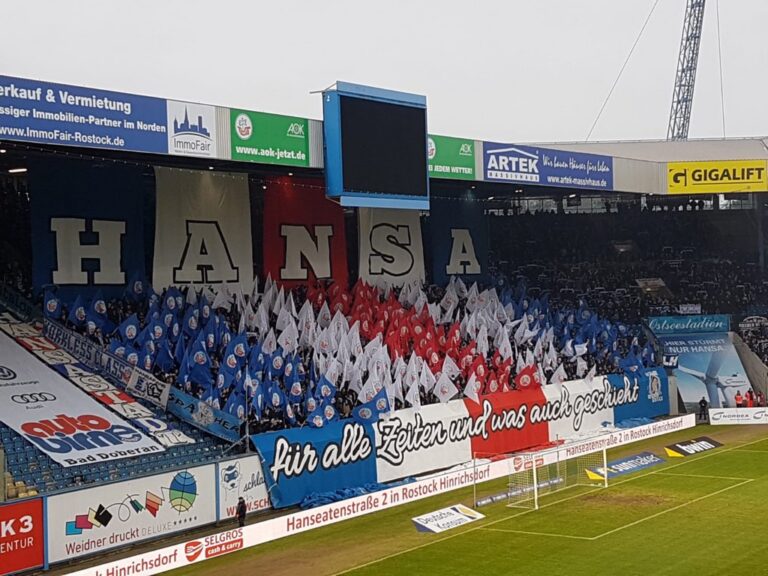 Betretungsverbote, zweiteilige Choreo & Pyro in Rostock