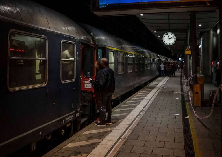 Nach Brand von Sonderzug: Zeugen sollen sich melden