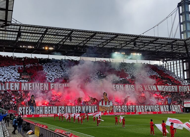 Fanmarsch & Choreografie bei Rückkehr der Ultras nach Müngersdorf
