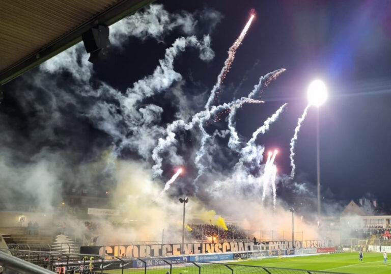 „Sportgemeinschaft Dynamo Dresden“-Feuerwerk
