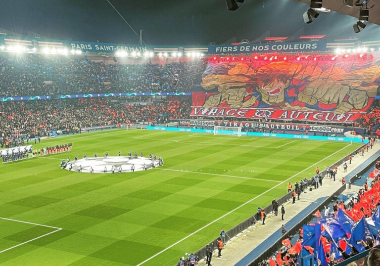 Tumulte mit Polizei, Choreografie über 3 Tribünen, Pyroshow & Protest gegen Ticketpreise
