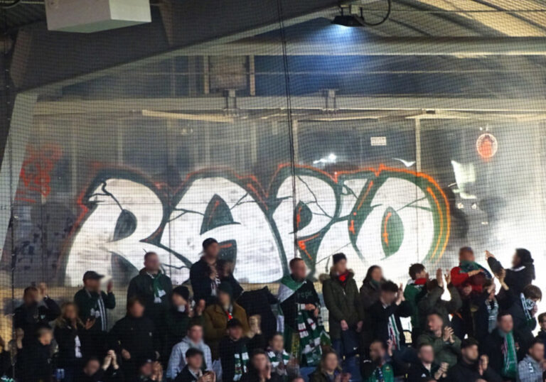 Jubiläumschoreografien & Graffiti im Gästeblock bei Sturm Graz gegen Rapid Wien