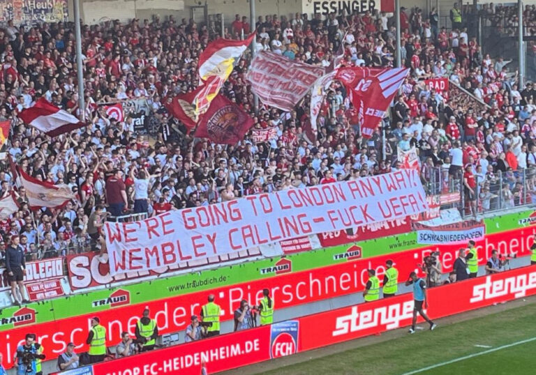 Trotz Gästefanverbot: Wie die FC Bayern-Fanszene in London gegen die UEFA protestierte