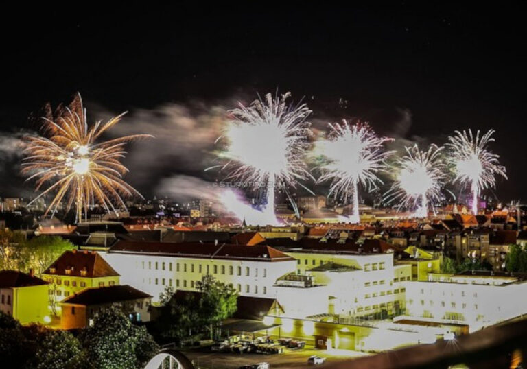 Feuerwerk zu 115 Jahren SK Sturm Graz an einem besonderen Tag