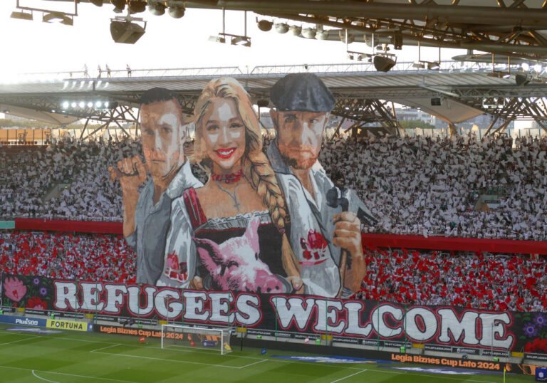 Ultras von Legia Warschau drohen Geflüchteten mit Gewalt