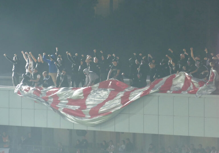 Cracovia-Fans klauten Widzew-Botschaft vom Stadiondach