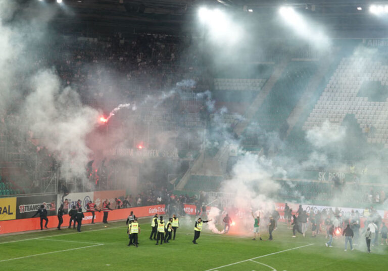 Videos zeigen Ausschreitungen im Innenraum nach dem 343. Wiener Derby