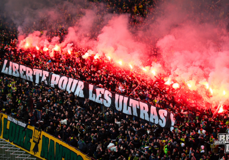 Frankreich: 128 Ultras-Gruppen sprechen sich in einem gemeinsamen Kommuniqué gegen die geplante Auflösung der Gruppen in Saint-Étienne und Nantes aus