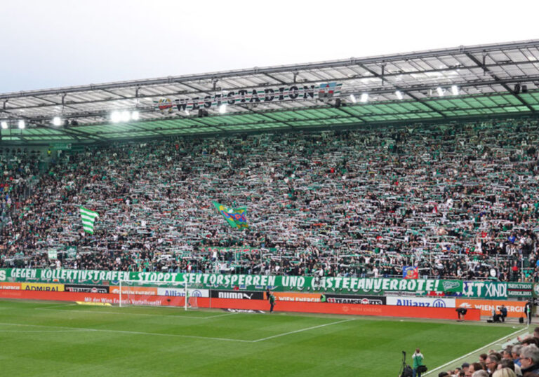Impressionen vom 345. Wiener Derby zwischen Rapid und Austria sowie grün-weiße Stichelei bei Stockholmer Derby
