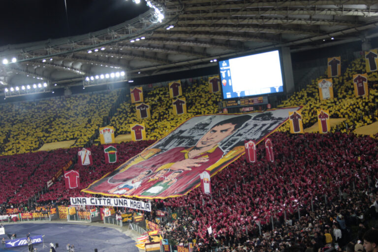 Emotionale Choreos und Ausschreitungen beim Römer Derby: Ein Abend zwischen Chaos und Kreativität