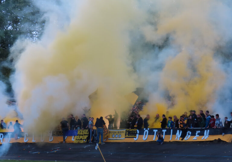 Stadtduell in Liga 6 vor vierstelliger Kulisse – Impressionen vom Derby in Göttingen