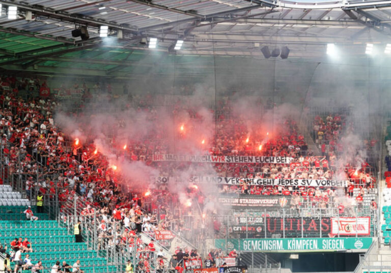 Lautstarker Support, Pyro, solidarische Botschaften & Auseinandersetzung vor der Heimkurve – Union Berlins Tour durch Österreich mit Testspielen bei LASK und Rapid Wien