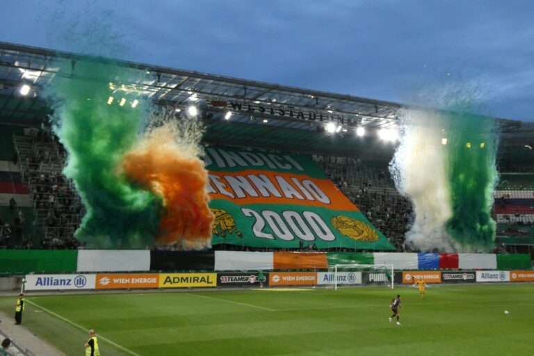 Choreos zu Ehren der Freundschaft bei Testspiel zwischen Rapid Wien und Venezia FC