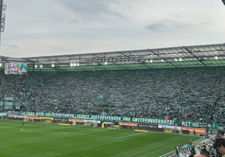 „Gegen Kollektivstrafen – Stoppt Sektorsperren und Gästefanverbote“ – Impressionen vom 347. Wiener Derby zwischen Rapid & Austria