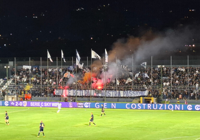 Ultras von Cavese bewirken mit beeindruckender Protestaktion Kürzung der Zäune im Stadion