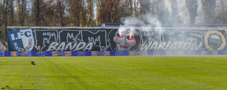 Choreos & großer Besuch aus Magdeburg anlässlich 20 Jahren Freundschaft bei Heimspiel von Hutnik Krakau gegen Zaglebie Sosnowiec