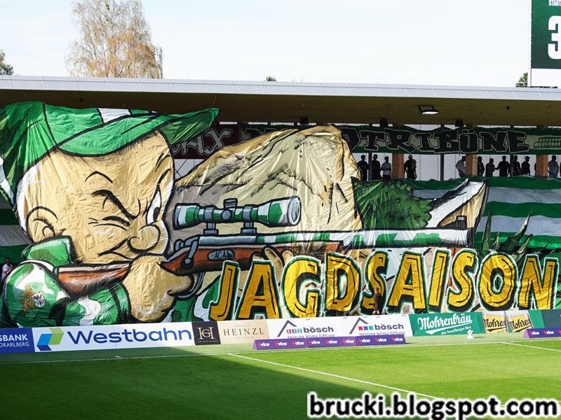 Jagdsaison im Reichshofstadion: Choreos, Pyro, provokante Spruchbänder & Gedenkaktion beim Ländle-Derby Austria Lustenau vs. SCR Altach