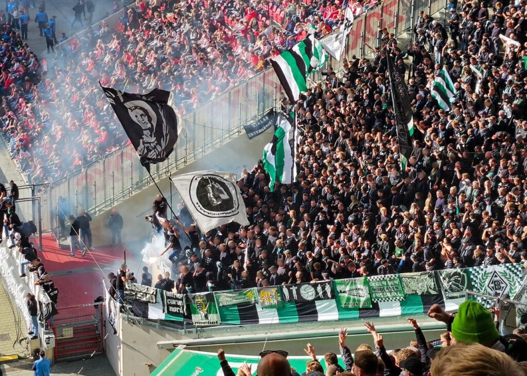 1. FC Köln – Borussia Mönchengladbach 2:1 (15)