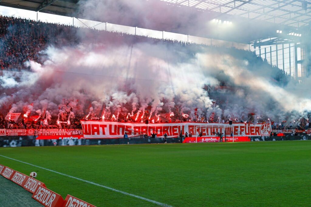 1. FC Köln – Borussia Mönchengladbach 2:1 (10)