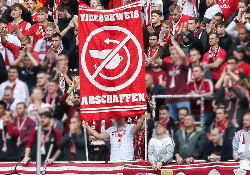 1. FC Kaiserslautern – SSV Jahn Regensburg 0-3 (11)