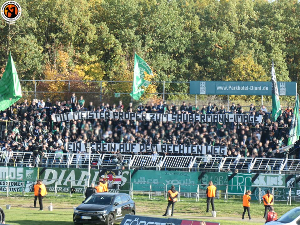 Gästefans | 1. FC Lokomotive Leipzig – BSG Chemie Leipzig (16.10.2022) 3-0