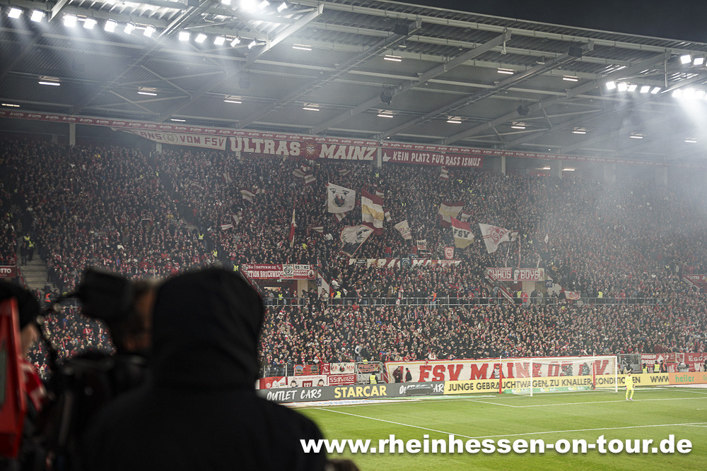 1. FSV Mainz 05 – Borussia Mönchengladbach 4-0 (8)