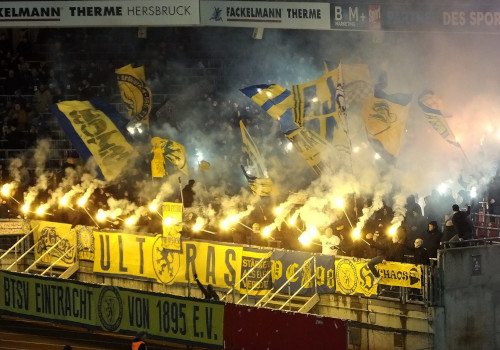 1. FC Nürnberg – Eintracht Braunschweig 2-0 (4)