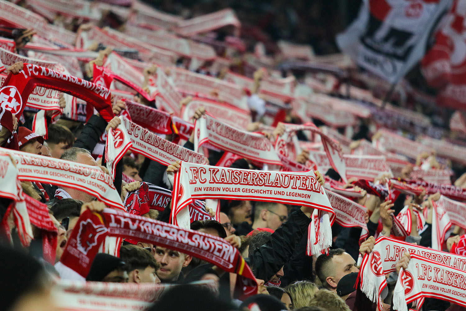 1. FC Kaiserslautern – Hamburger SV 2-0 (13)