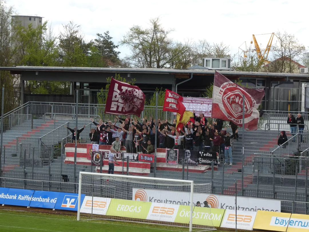 Wacker Burghausen – Würzburger Kickers 0-2 (4)