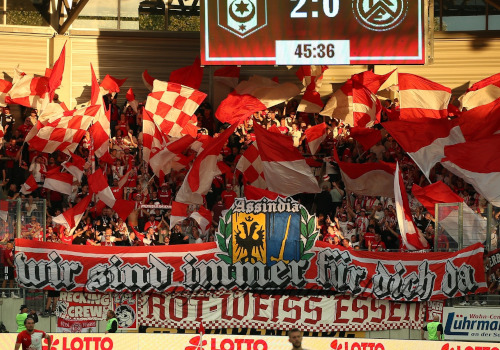 Hallescher FC – Rot-Weiss Essen 2-1 (4)