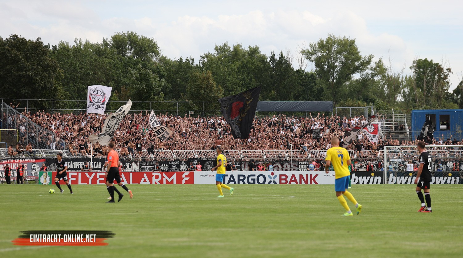 1. FC Lokomotive Leipzig – Eintracht Frankfurt 0-7 (4)