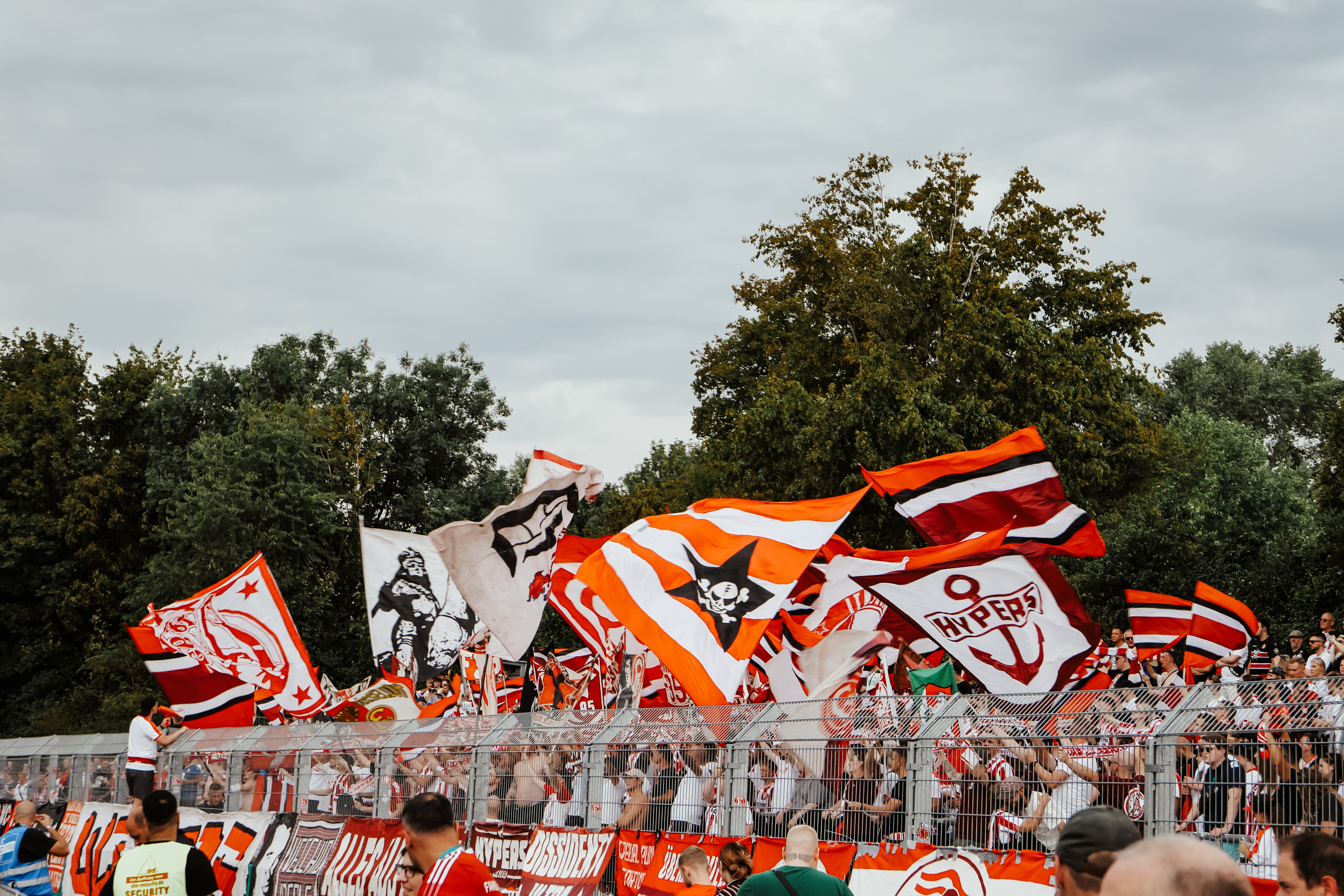 Gästefans | FV Illertissen – Fortuna Düsseldorf (13.08.2023) 1-3
