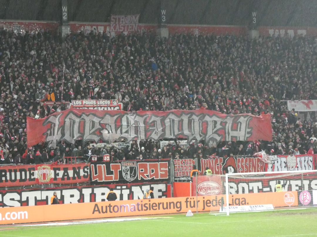 Rot-Weiss Essen -Hallescher FC