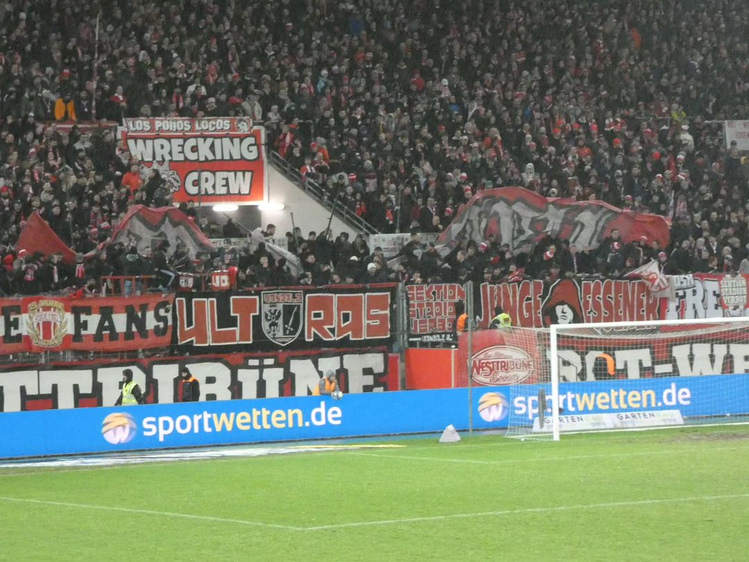 Rot-Weiss Essen -Hallescher FC (1)