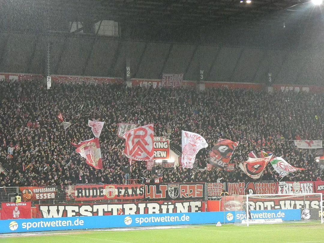 Rot-Weiss Essen -Hallescher FC (4)