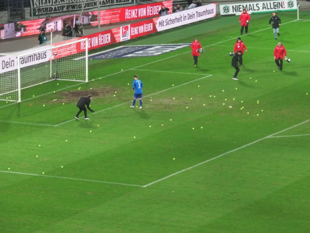 Hannover 96 – 1. FC Nürnberg 3-0 (13)