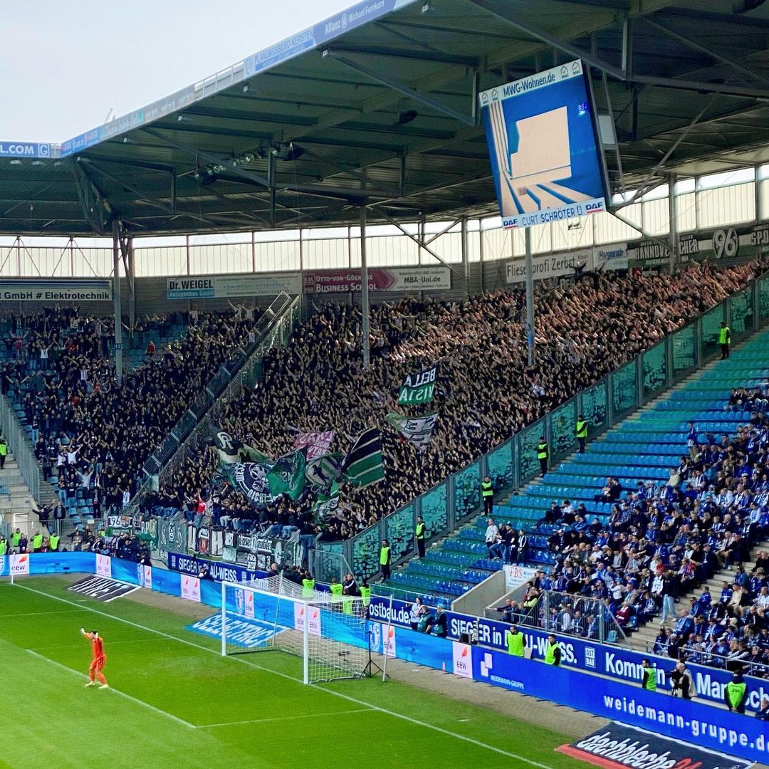 1. FC Magdeburg – Hannover 96 0-3 (10)