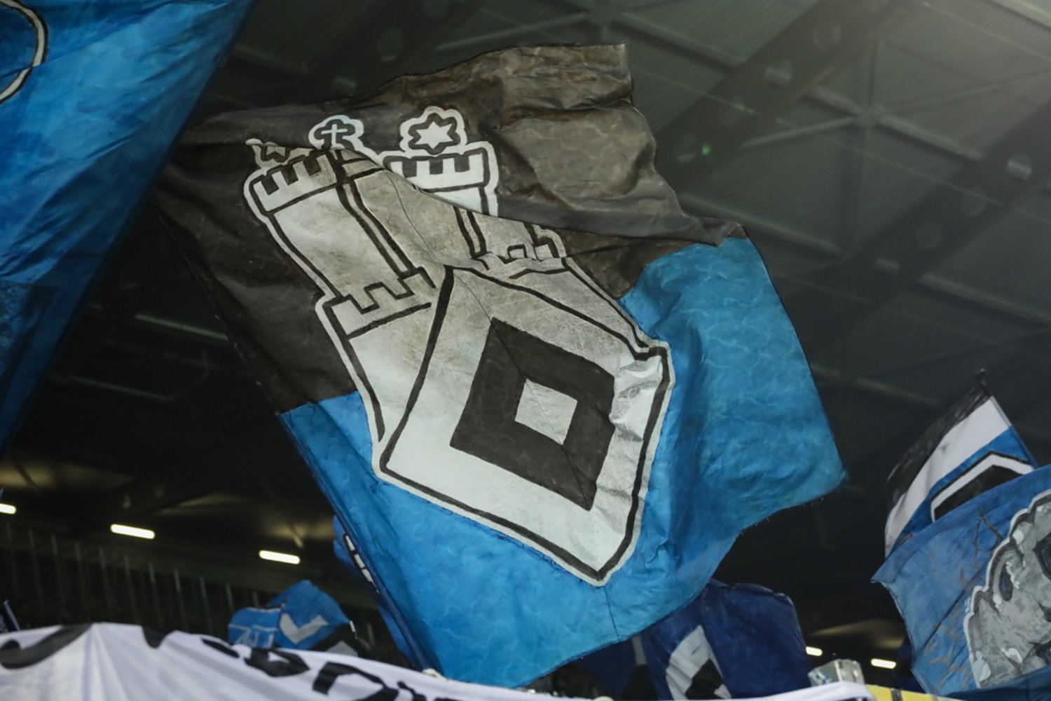 1. FC Kaiserslautern – Hamburger SV 2-2 (23)
