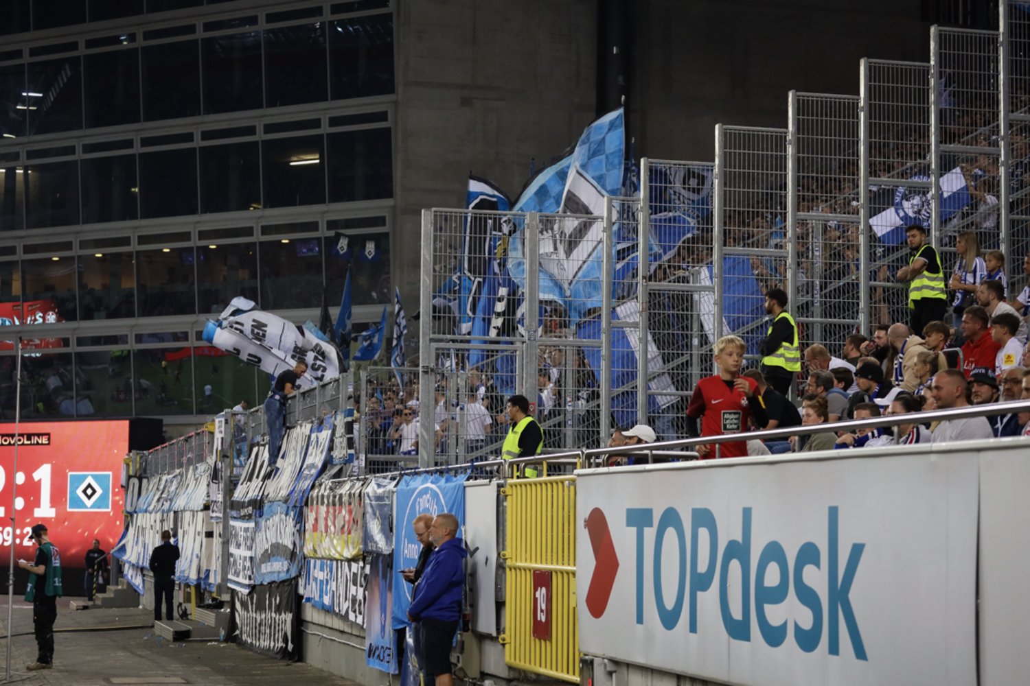 1. FC Kaiserslautern – Hamburger SV 2-2 (40)