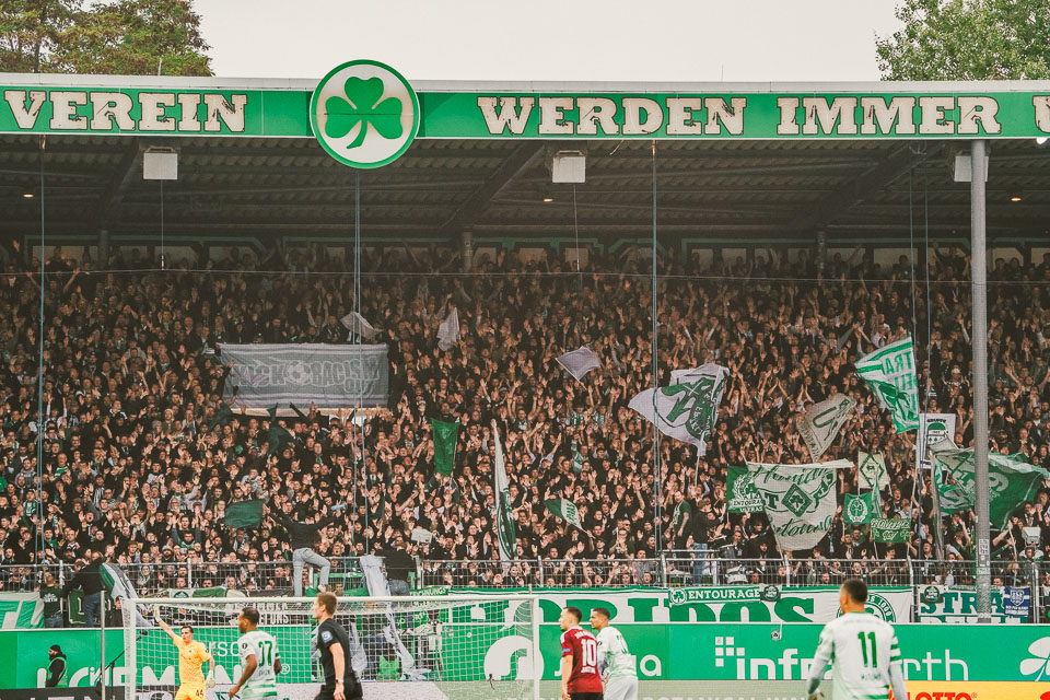 SpVgg Fürth – 1. FC Nürnberg 0-4 (86)