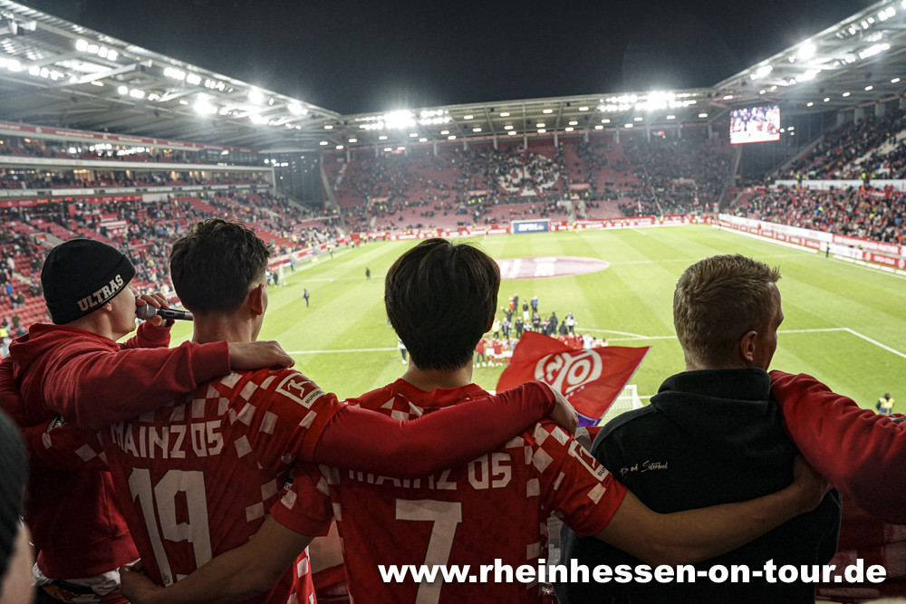1. FSV Mainz 05 – FC Bayern München 2-1 (8)