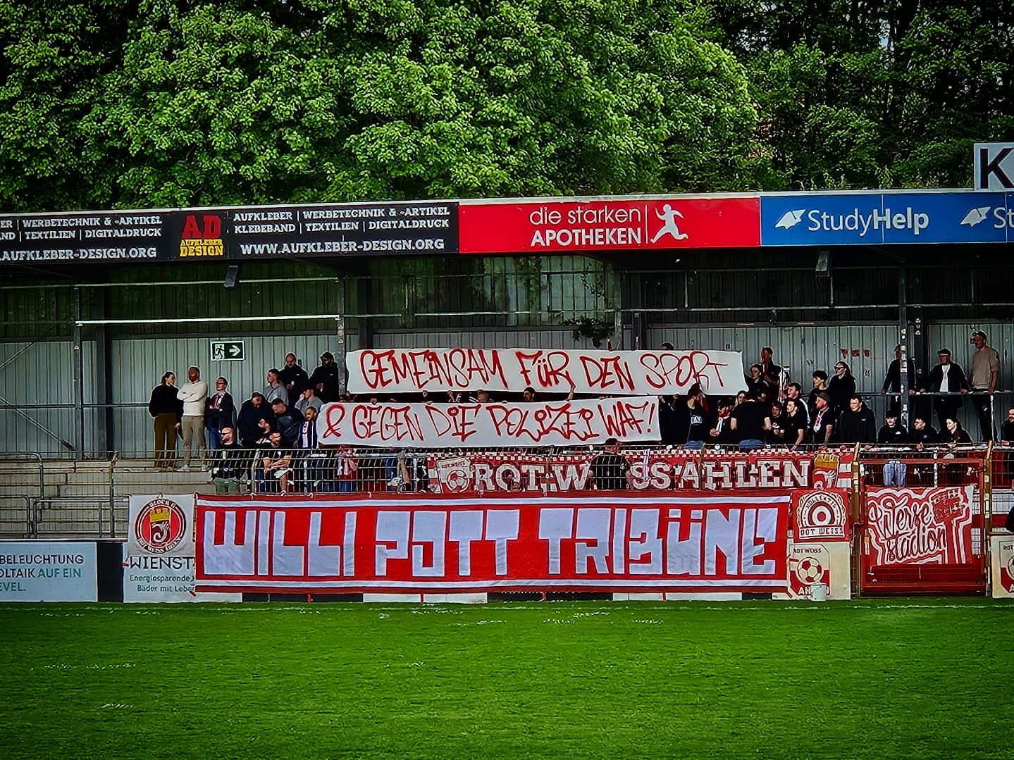 Gästefans | SV Lippstadt 08 – Rot Weiss Ahlen (21.04.2025) 2-3