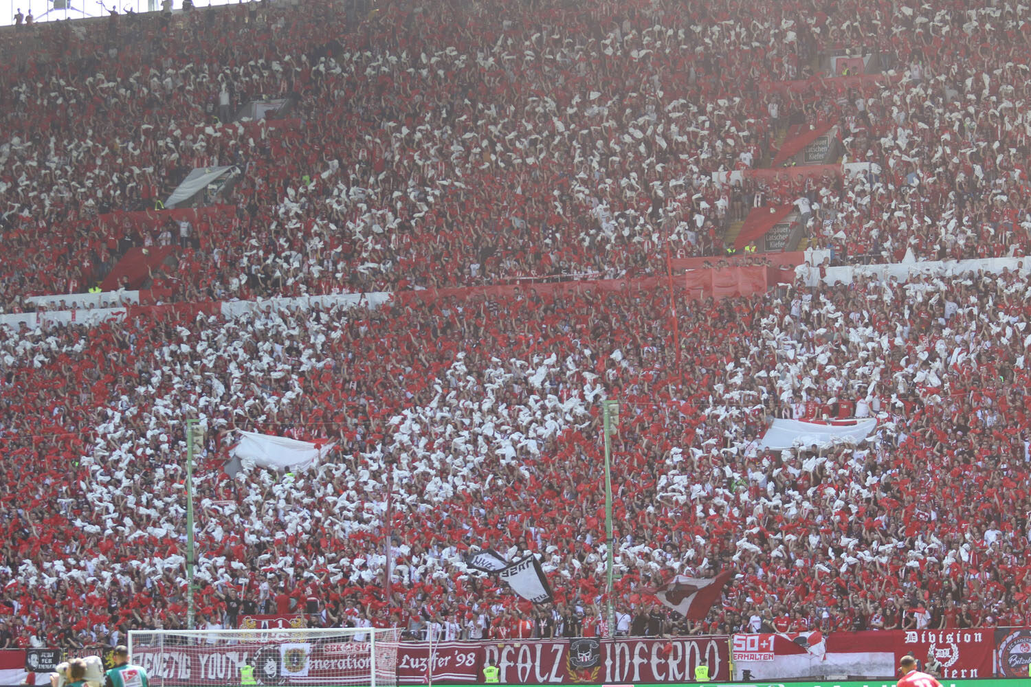 1. FC Kaiserslautern – Fortuna Düsseldorf 0-3 (24)