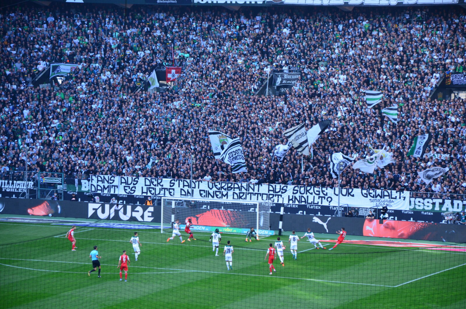 Borussia Mönchengladbach – 1. FC Köln 1-3 (12)