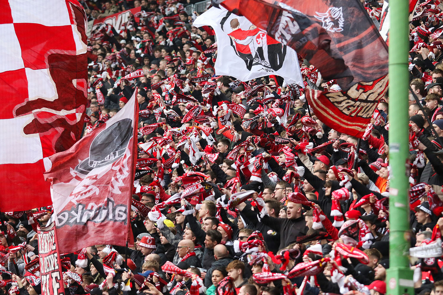 1. FC Kaiserslautern – SpVgg Fürth 3-1 (15)