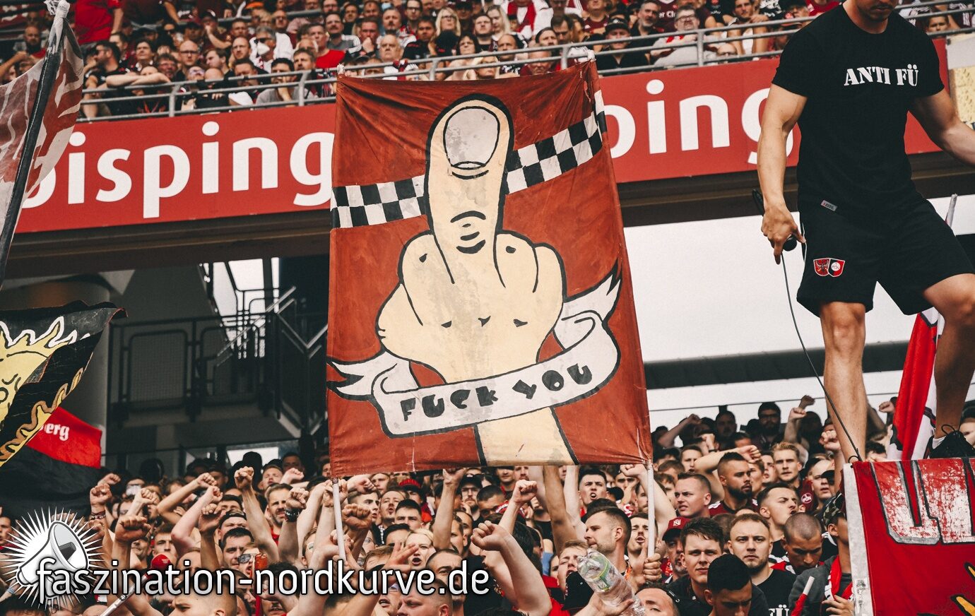 1. FC Nürnberg – SpVgg Fürth 2-0 (60)