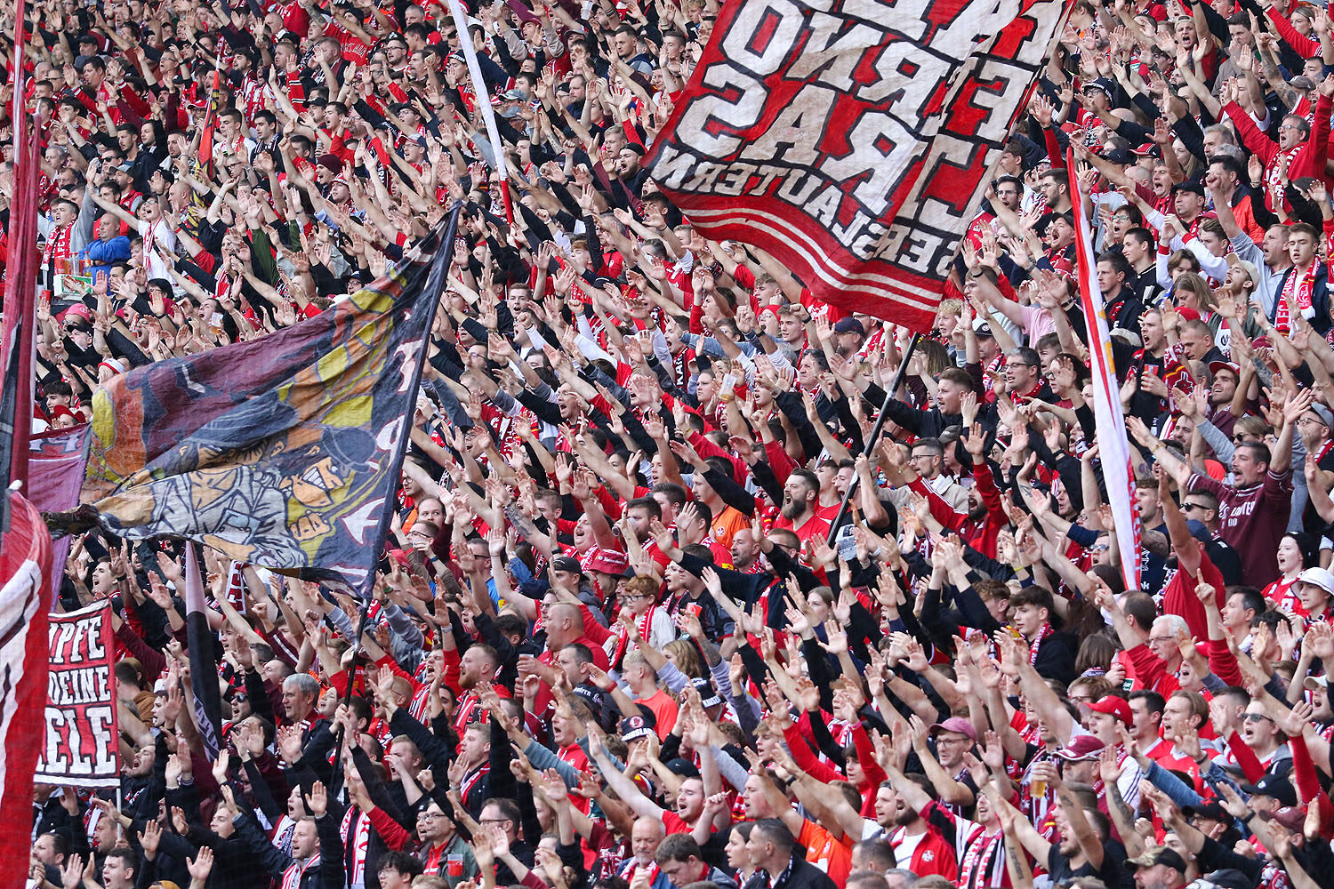 1. FC Kaiserslautern – SSV Jahn Regensburg 0-3 (10)