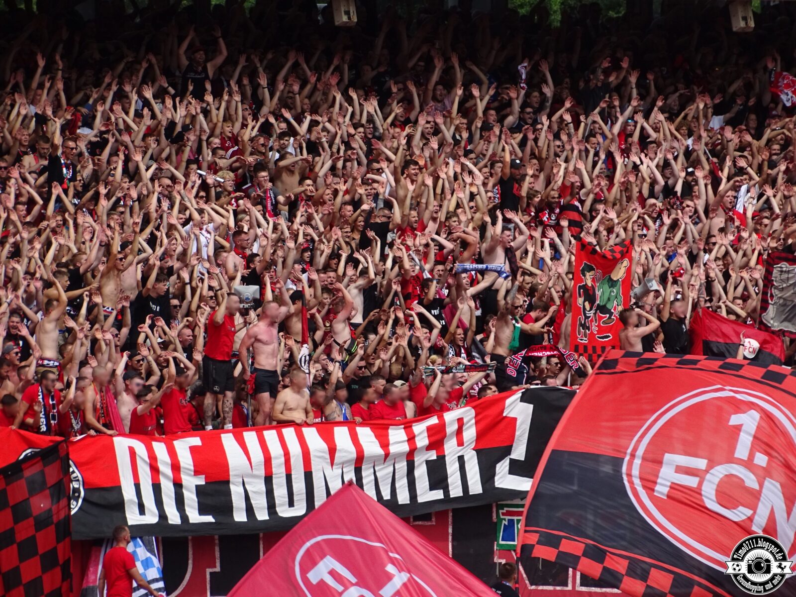 1. FC Nürnberg – SpVgg Fürth 2-0 (45)