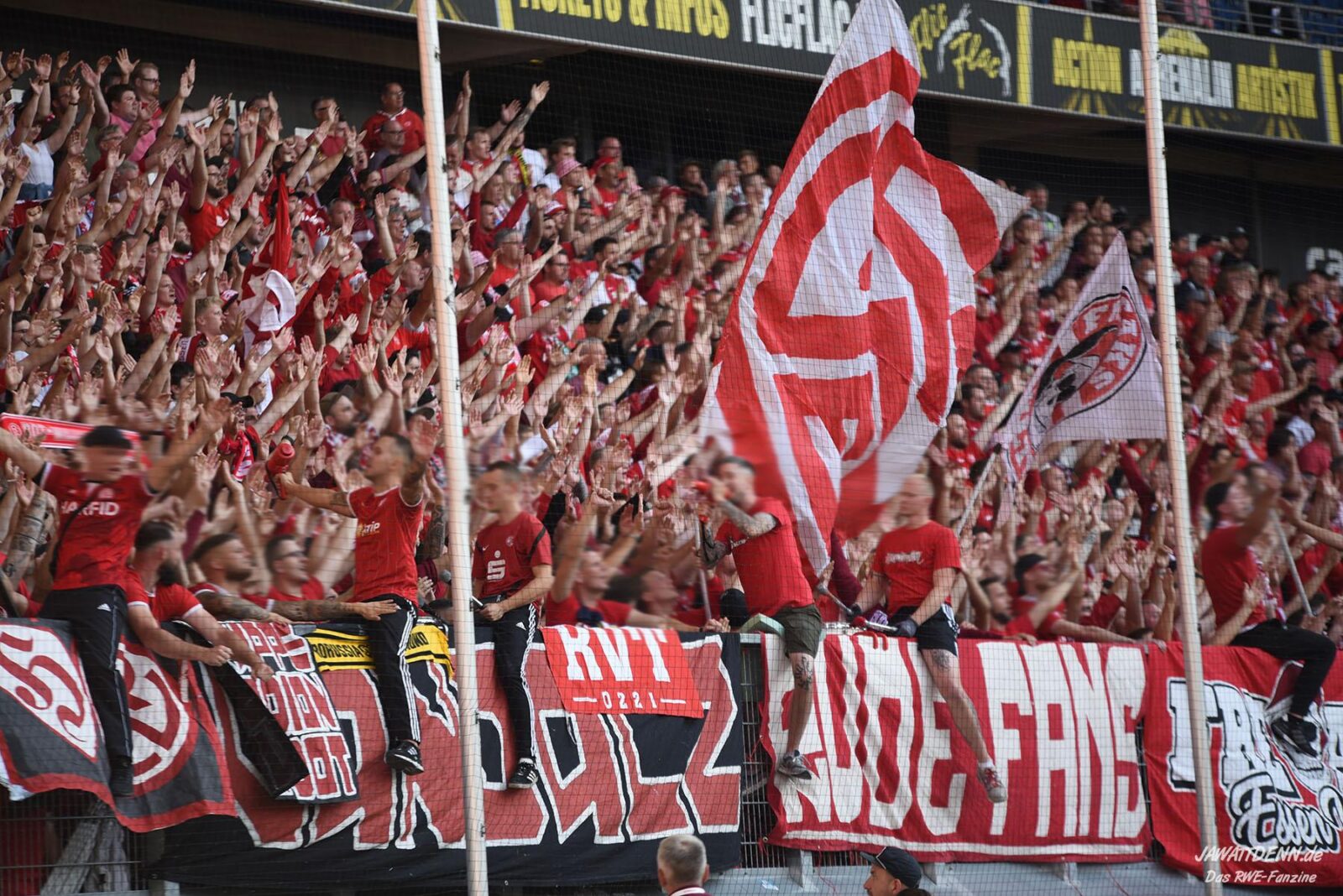 MSV Duisburg – Rot-Weiss Essen 2-2 (9)