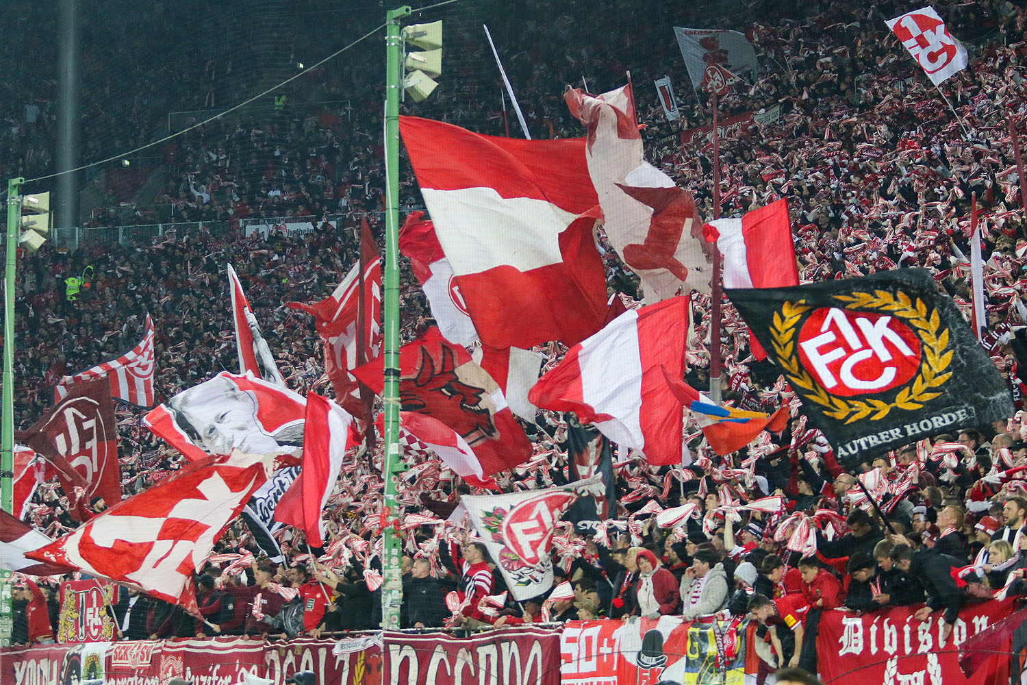 1. FC Kaiserslautern – Hamburger SV 2-0 (7)